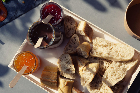 Carcassonne: Solex ride with guide and French-style brunch Carcassonne: Solex tour with guide and French brunch