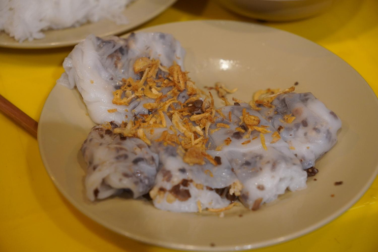 Hanoi: Old Quarter Street Food Tour with 12+ Tastings Small group tour with meeting point and spa experience