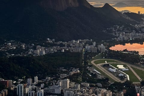 Two Brothers Hike with Vidigal Experience