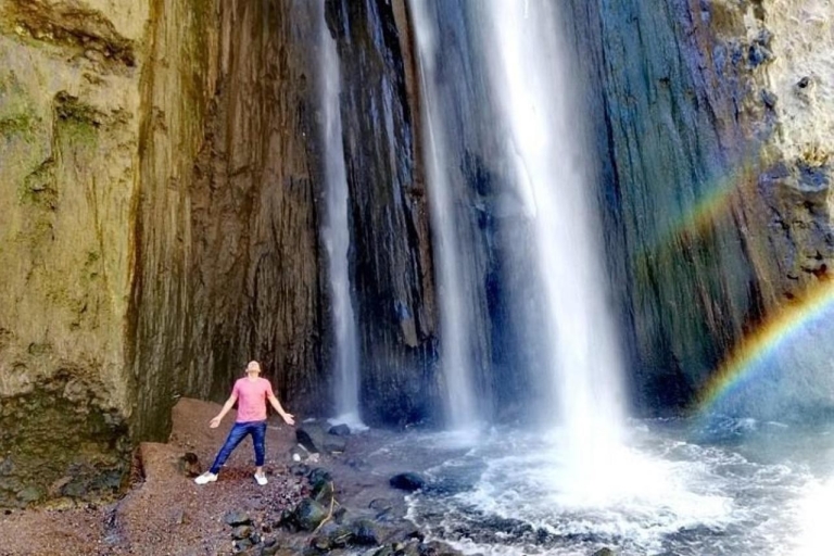 Excursie naar de Capua watervallen en de Yura warmwaterbronnen