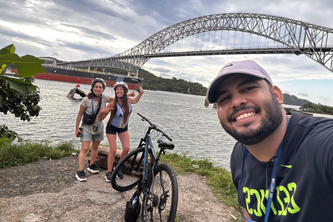 "Fietstour Casco Viejo en Panama Stad Ontdek de essentieFietstour in Panama Stad en de Oude Stad met lokale gids