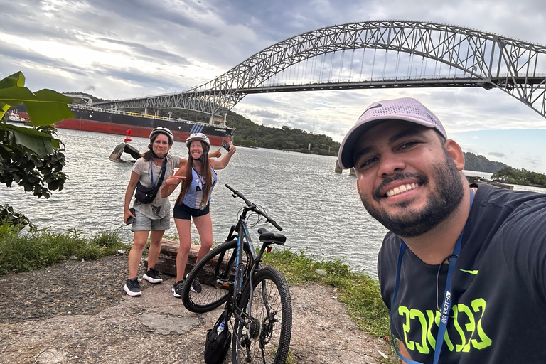 "Fietstour Casco Viejo en Panama Stad Ontdek de essentieFietstour in Panama Stad en de Oude Stad met lokale gids