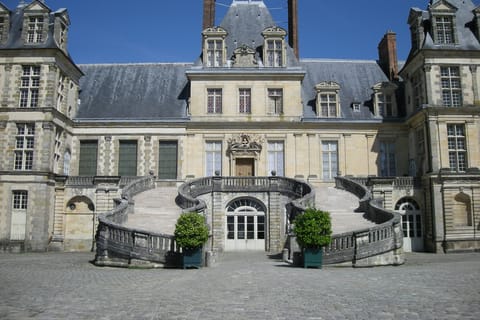 Fontainebleau Castle Half-Day Tour