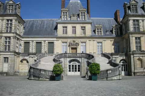 Fontainebleau Castle Half-Day Tour