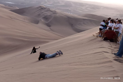 Crazy dune buggy ride sandboarding och solnedgång