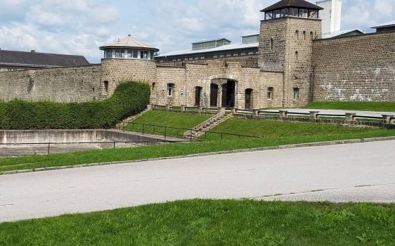 Ganztägige Privatfahrt von Prag zur Gedenkstätte Mauthausen