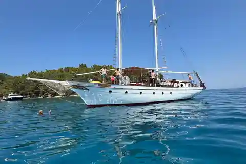 Zadar: Hiteles fa csónak túra italokkal