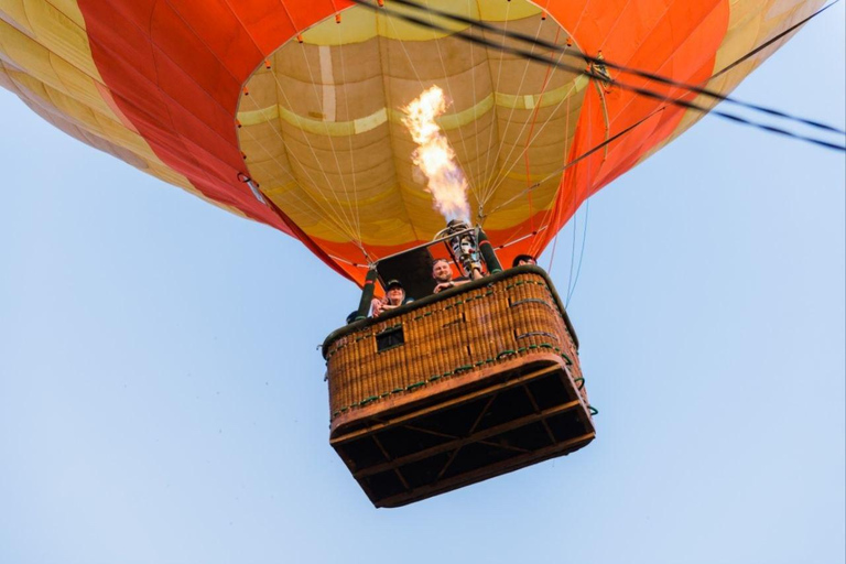 Da Krong Siem Reap: Giro in mongolfiera di Angkor con prelievo