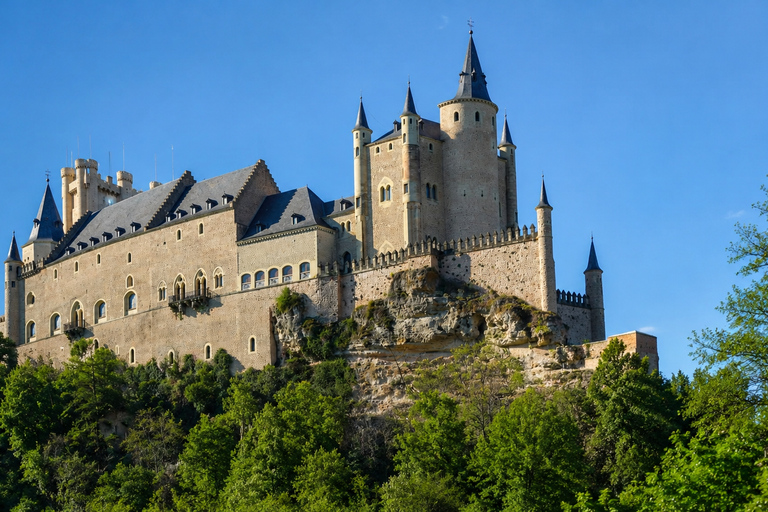 Madrid: Segovia and Ávila Tour with monuments optional Lunch