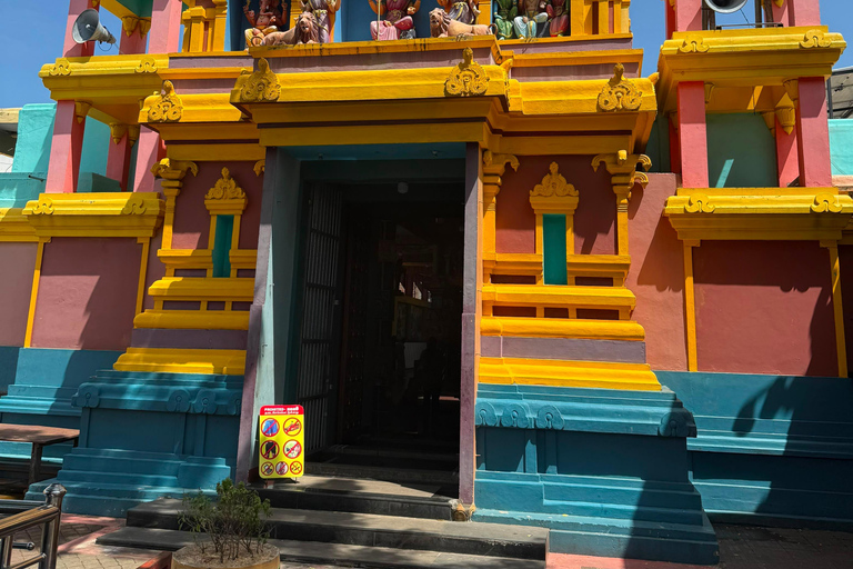 Negombo: Private Tuk-Tuk Tour –Temples, Markets & Local Life
