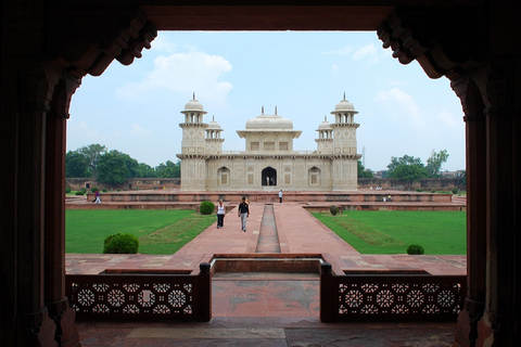 From Delhi: 3 Days Golden Triangle Tour With Taj Mahal 3-star hotel accomodation, A/C Car & local Guide Only.