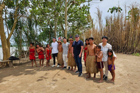 Visita as comunidades indígenas da Amazónia em Iquitos