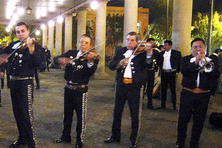 Mexiko-Stadt: Plaza Garibaldi bei Nacht