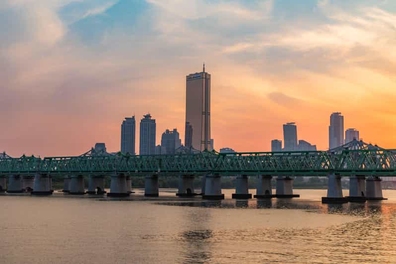 Seoul: Han River Sunset Bike Tour with Rainbow Fountain Show