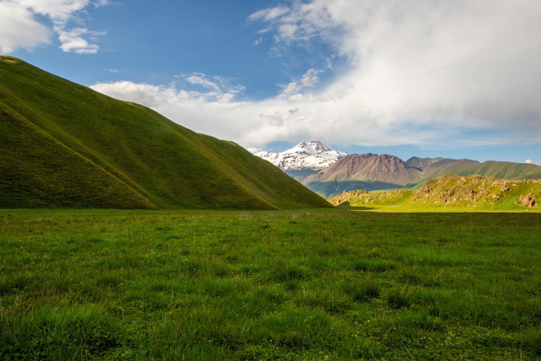 Kazbegi: Truso and Sno Valley with Driver