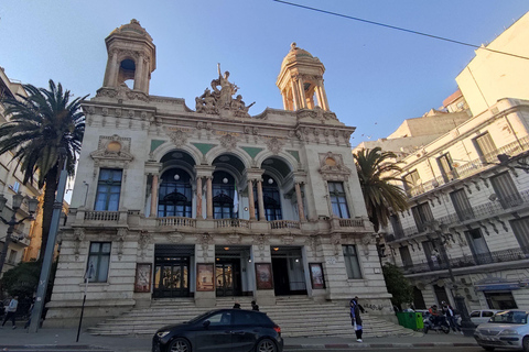 Oran: The absolute everything of El Bahia with a local