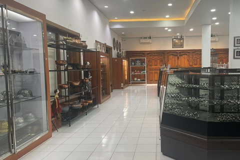 Yogyakarta: o Reino Mataram permanece com o artesanato em prataYogyakarta: Vestígios do Reino Mataram com exposição de prata