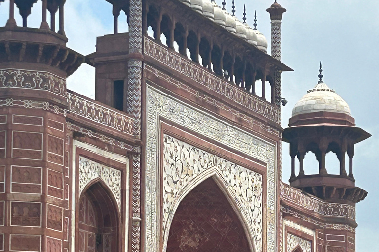 Excursion au lever du soleil à Agra en voiture, le même jour, à partir de DelhiTaxi + guide touristique + billet pour le Taj Mahal