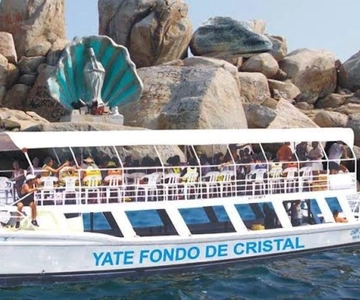 Acapulco: Crystal Bottom Boat Tour to La Roqueta Island