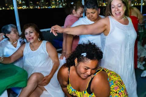 Fiesta de Noche Blanca en Barco: Cena Buffet, Bailes y Barra Libre