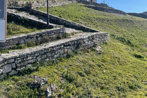 Tour giornaliero di Berat in inglese, tedesco, italiano e spagnolo