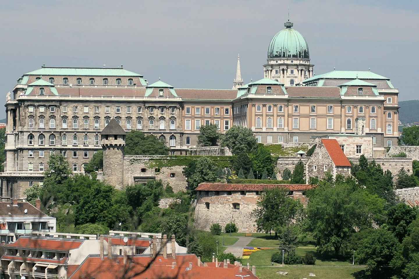 Budapest: Buda Castle Walking Tour in German