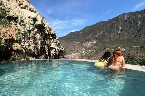 Mexico-Stad: Tolantongo-grotten, warmwaterbronnen en natuurlijke zwembadenMexico-Stad: Grutas de Tolantongo, warmwaterbronnen en natuurlijke zwembaden