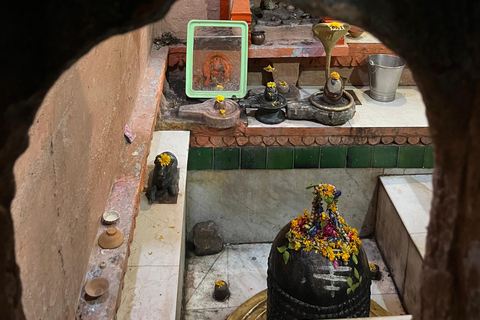 Varanasi: 12 Jyotirlinga Yatra – Guided Journey by Omvity