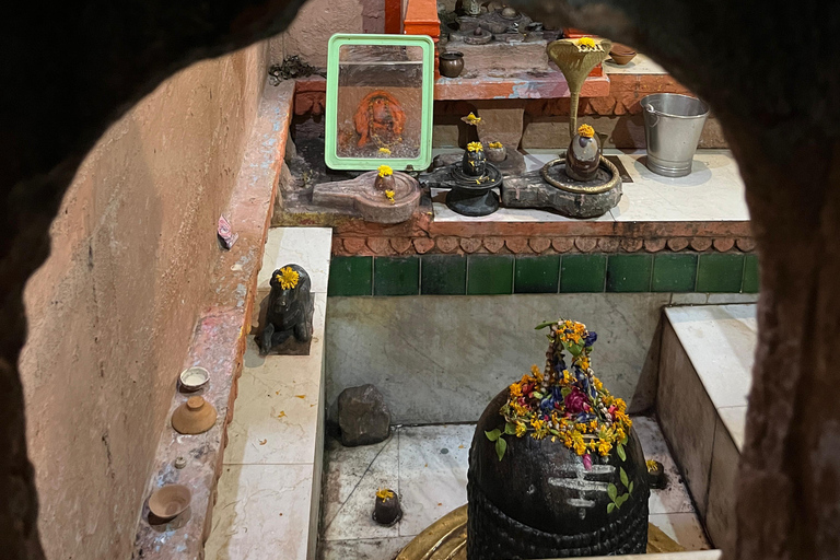 Varanasi: 12 Jyotirlinga Yatra – Guided Journey by Omvity