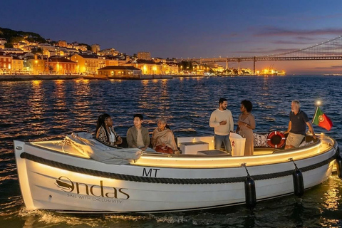 Lisbon Night Luxury Boat Vibes with Drinks & Pizza Lisbon Sunset Luxury Boat Vibes with Drinks & Pizza