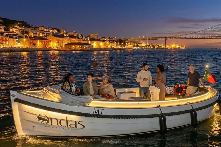 Lisbon Night Luxury Boat Vibes with Drinks & Pizza Lisbon Sunset Luxury Boat Vibes with Drinks & Pizza