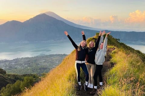 From Ubud: Mount Batur Sunrise Hike & Breakfast All Include