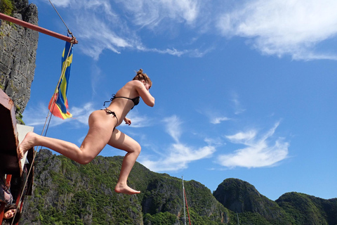 Koh Phi Phi : tour en bateau des pirates avec plongée en apnée et kayak