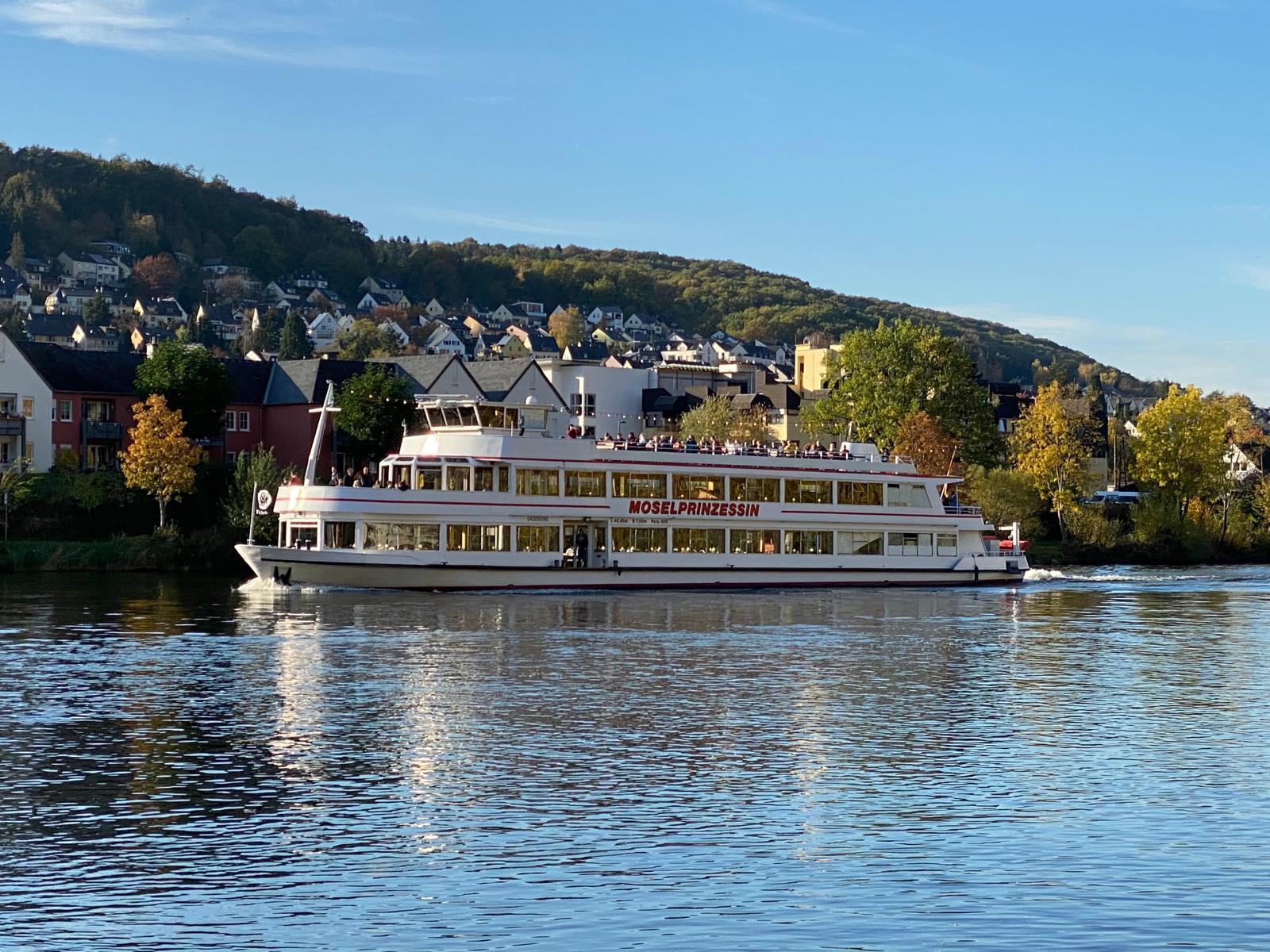 Bernkastel: Panorama-Schiffs-Rundfahrt 1 Stunde Lieser, Mülheim und zurück