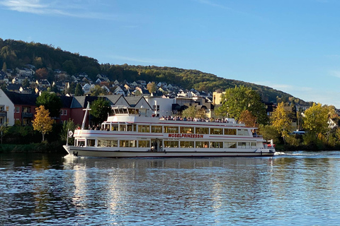 Bernkastel: Panorama boat tour 1 hour Lieser, Mülheim and back