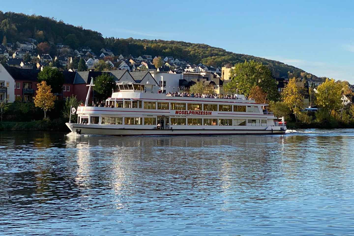 Bernkastel: 1-hour panoramic boat tour Lieser, Mülheim and back