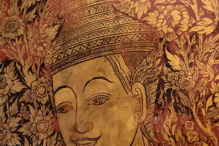 Chiang Mai: Old City Walking Tour with Temples & History Small Group Without Entry Fees