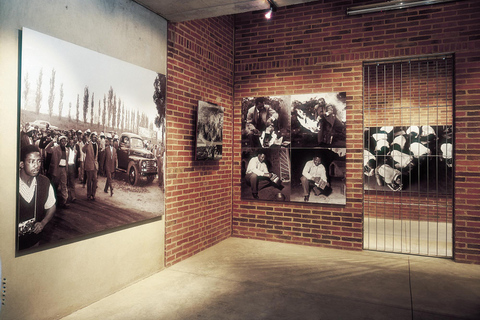 Soweto & Apartheid Museum Tour with Traditional Lunch