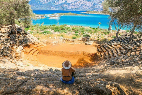 Marmaris: Cleopatra Island Boat Tour with Swimming Stops