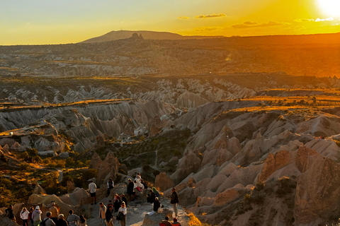 Cappadocia: guardare il tramonto con il vino nella Valle Rossa