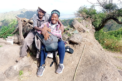 Praia: Wycieczka Longueira - Pico Riba z piknikiemPraia: Wycieczka Longueira – Pico Riba z piknikiem