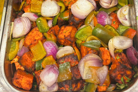 Dubai: Crucero con cena en el dhow más grande de Al Seef con espectáculo en directo