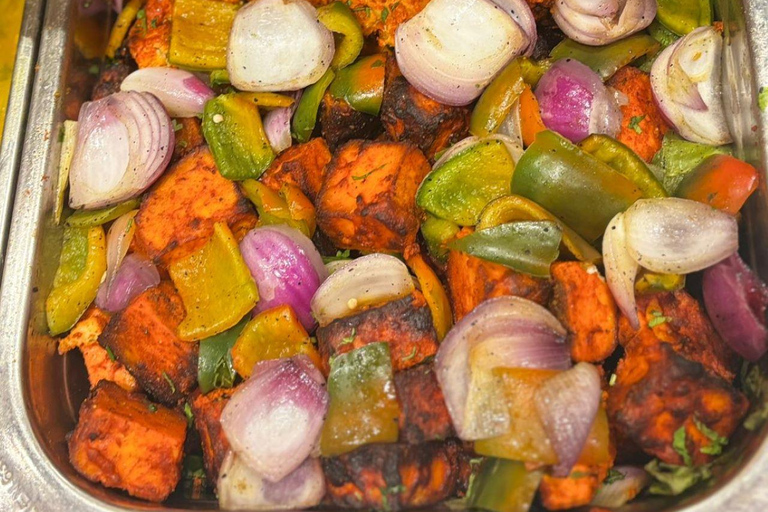 Dubai: Crucero con cena en el dhow más grande de Al Seef con espectáculo en directo