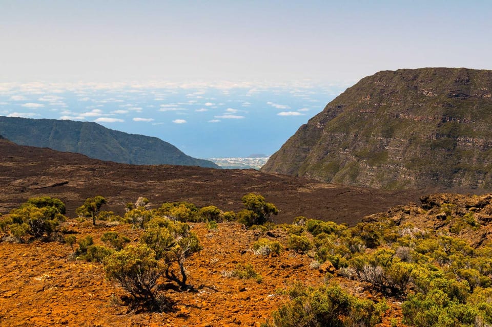 Group hike on the Plaine des Sables, Piton de la Fournaise - Housity