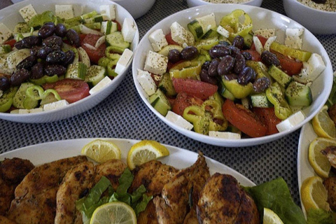 Santorini:Cruceros en catamarán por la isla volcánica.