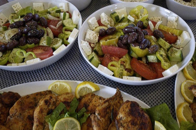 Santorini:Cruceros en catamarán por la isla volcánica.