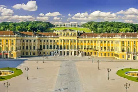 Vienna: Schönbrunn Palace & Gardens Skip-the-Line Tour