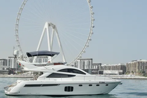 Dubai: Palm Jumeirah Yacht Tour cu băuturi răcoritoare