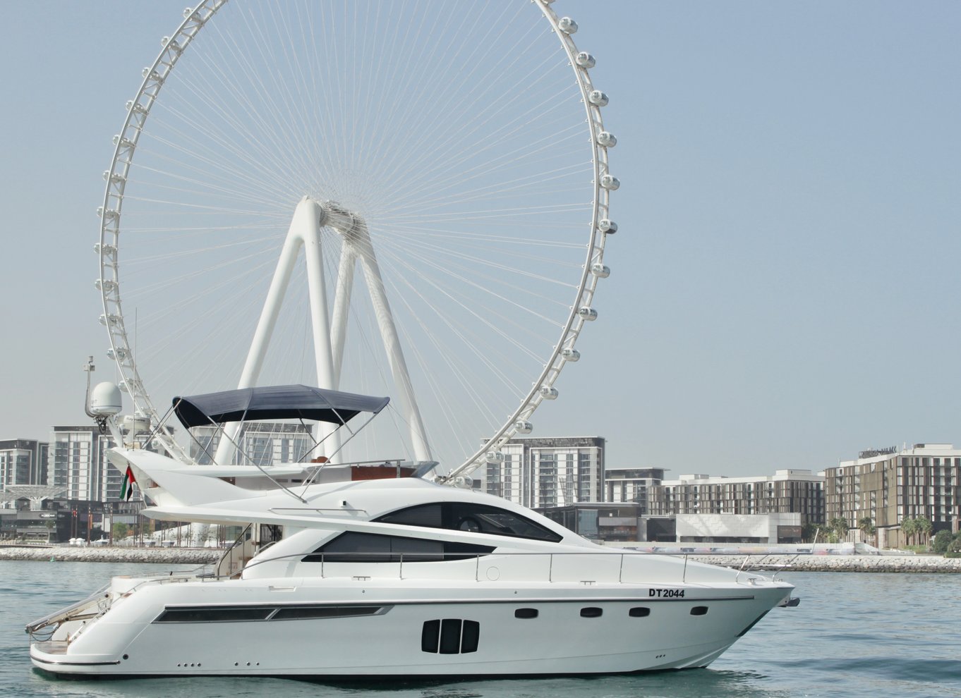 Dubai: Palm Jumeirah Yacht Tour with Refreshments | BookYourTour.com