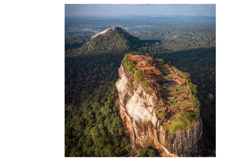 Circuit de 2 jours au départ de Kandy : Visite de la ville de Sigiriya en Tuk Tuk localKandy City Tour et Sigiriya 2 jours en Tuk Tuk local